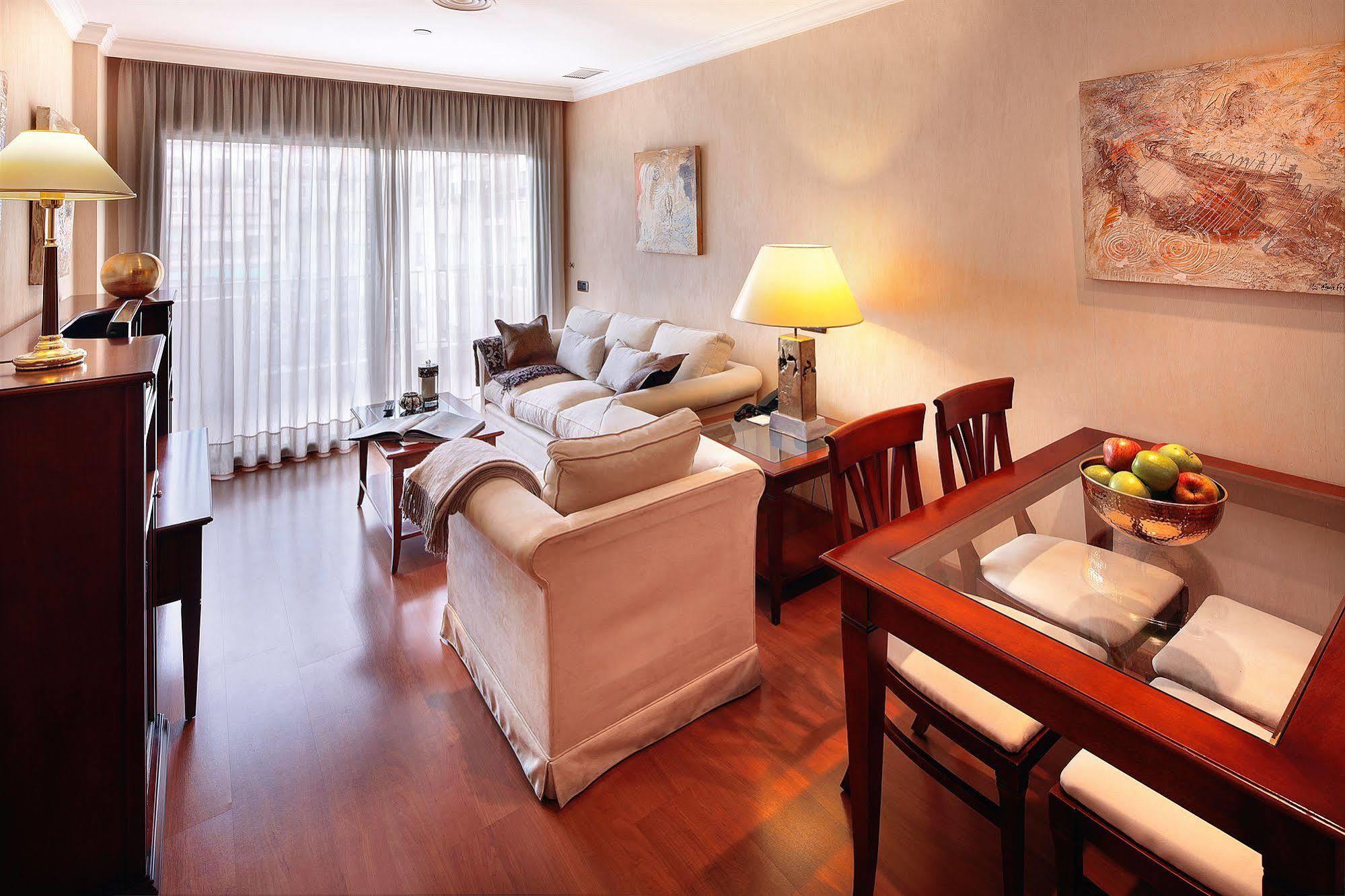 Apartaments-Hotel Hispanos 7 Suiza Barcelone Extérieur photo