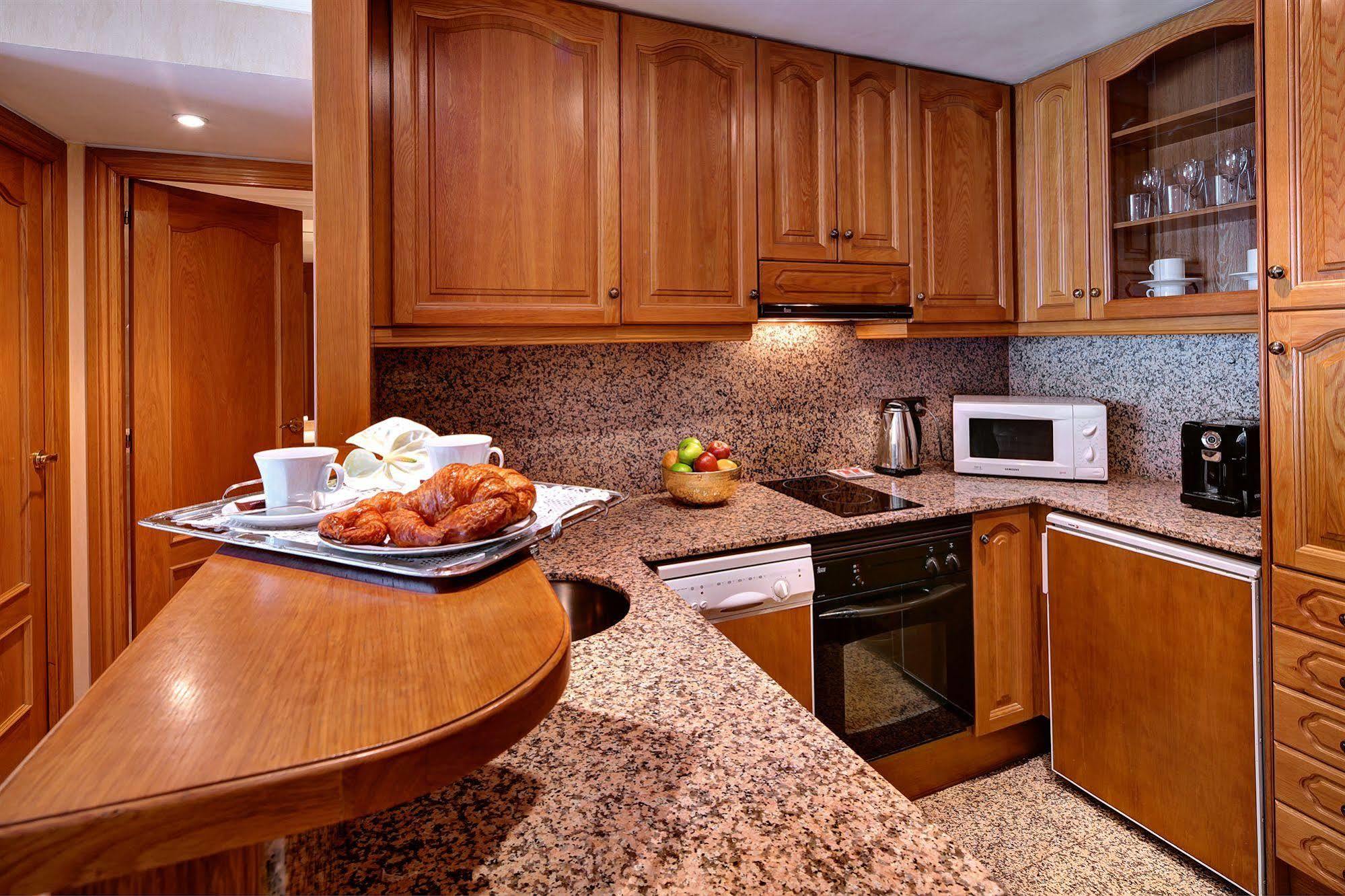Apartaments-Hotel Hispanos 7 Suiza Barcelone Extérieur photo