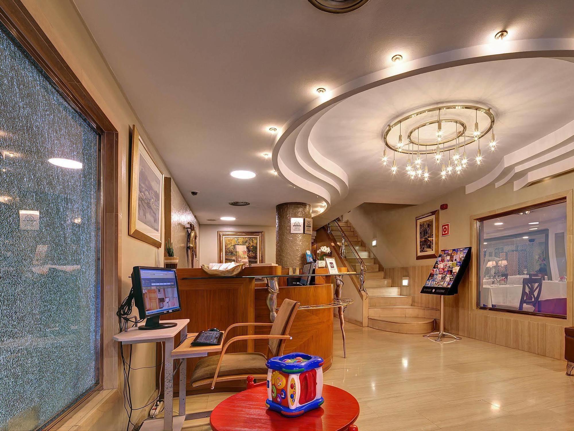 Apartaments-Hotel Hispanos 7 Suiza Barcelone Extérieur photo